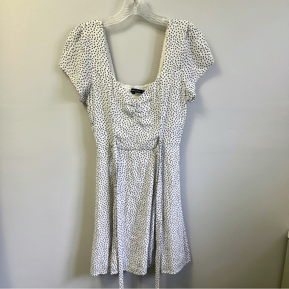 Abercrombie & Fitch Cinched Wrap Dress White Black Polka Dots, V-Neck, Size XS - Picture 4 of 15